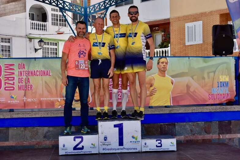 Podio masculino en la distancia 5 kiloÌmetros (Foto TA)